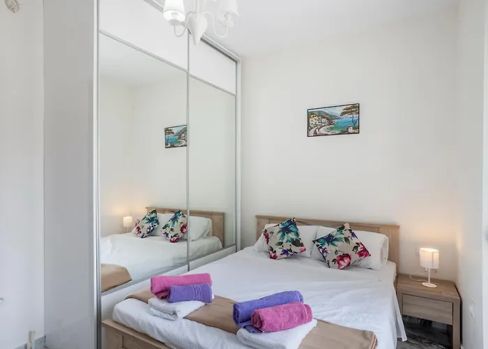 Valeri Luxury Stone Deluxe Apartment