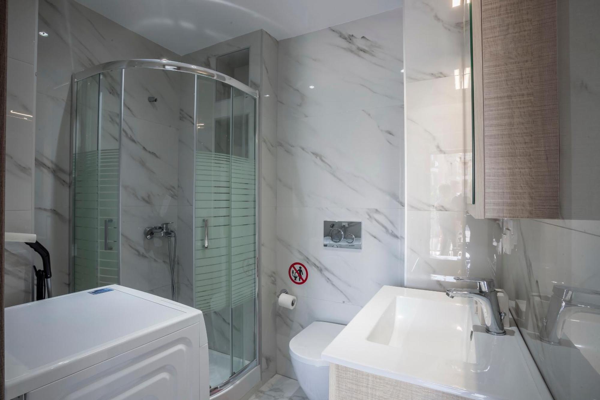 Valeri Luxury Stone Deluxe Apartment