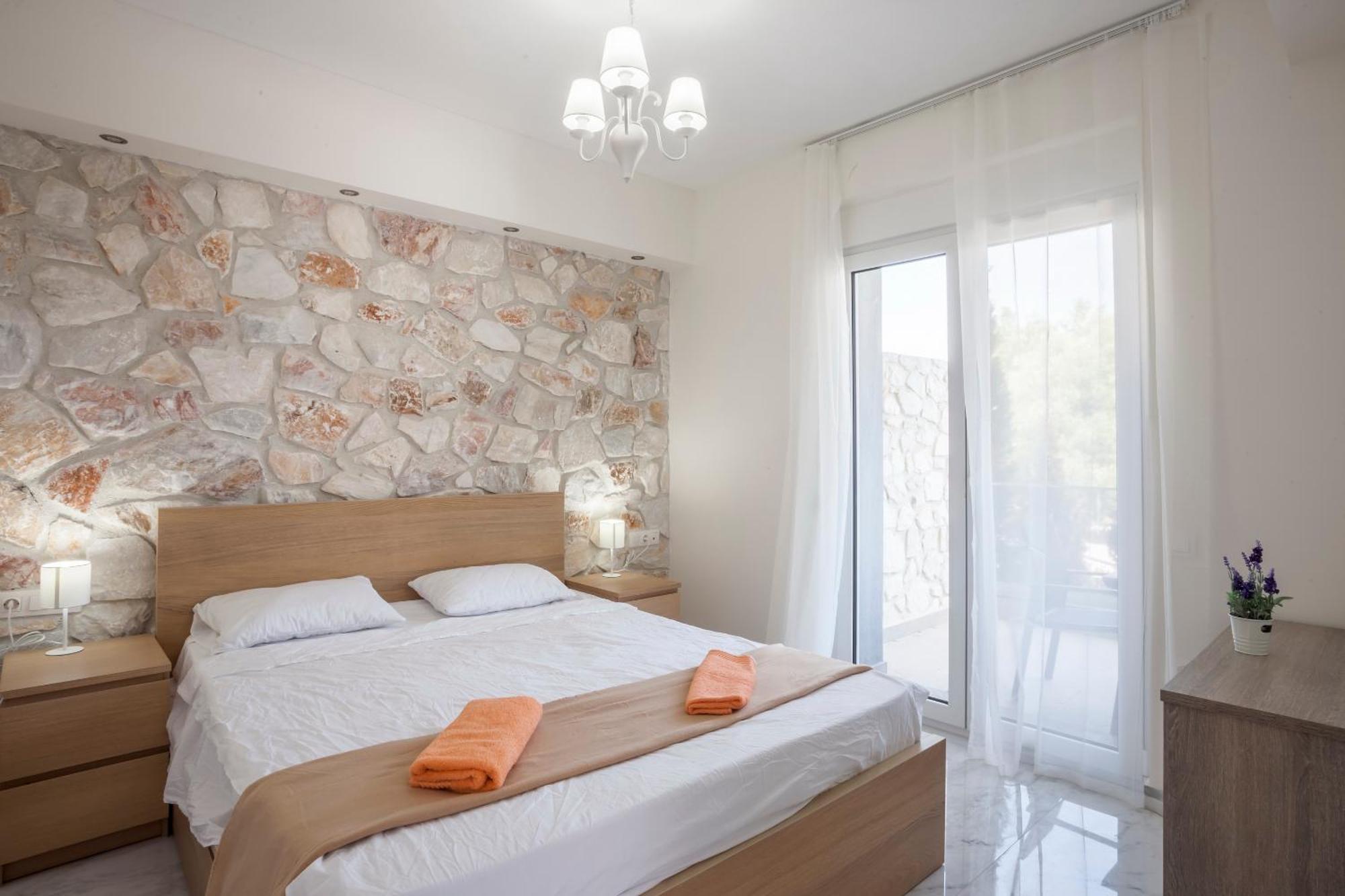 Valeri Luxury Stone Deluxe Apartment