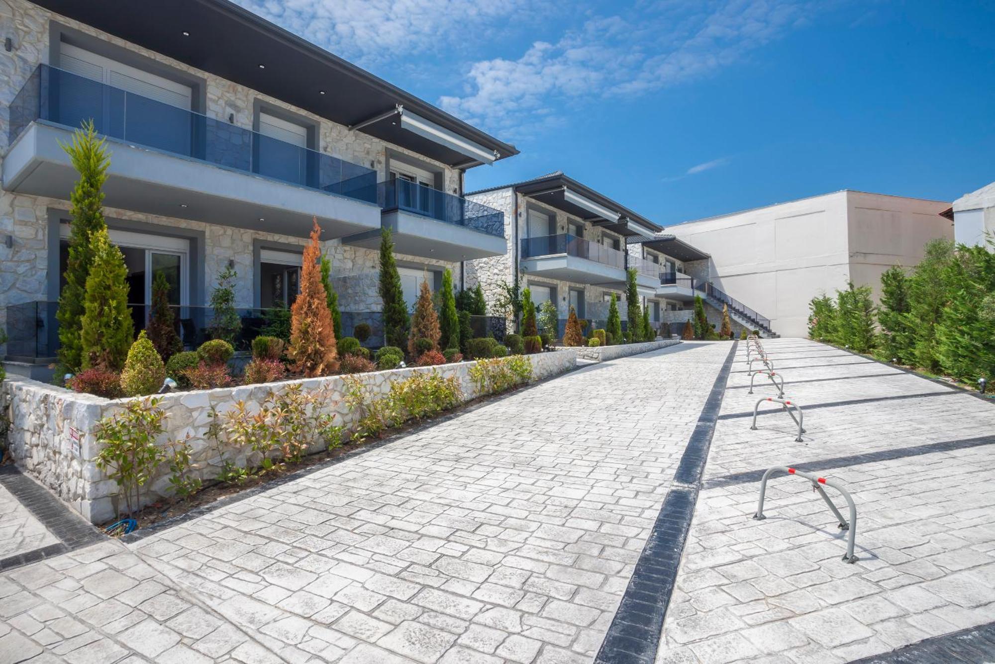 Valeri Luxury Stone Deluxe Hanioti